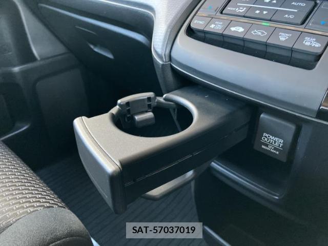 Honda e 2015-05 8012459-15