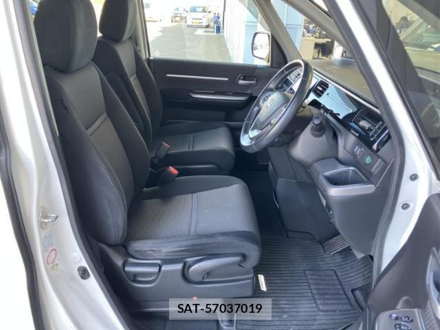Honda e 2015-05 8012459-3