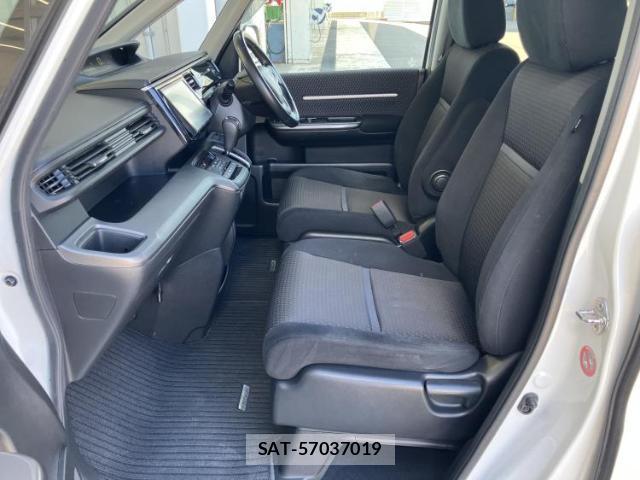 Honda e 2015-05 8012459-5