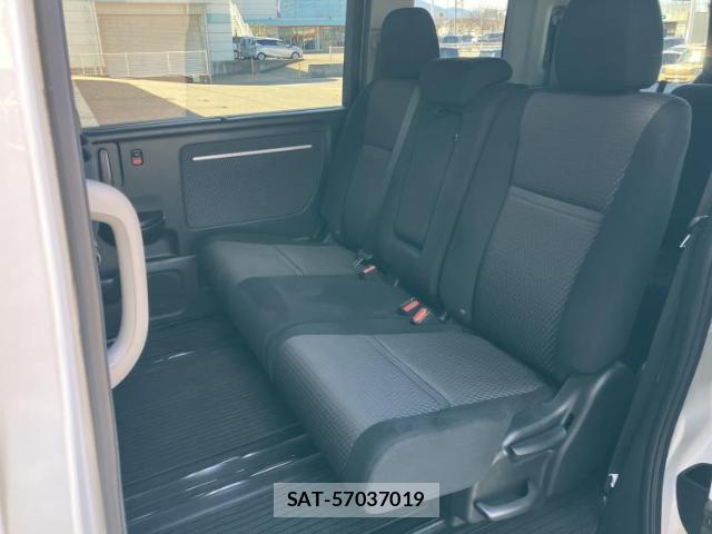 Honda e 2015-05 8012459-6