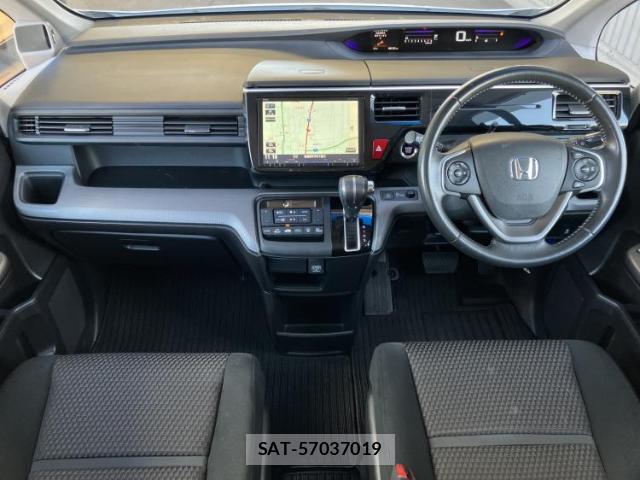 Honda e 2015-05 8012459-7