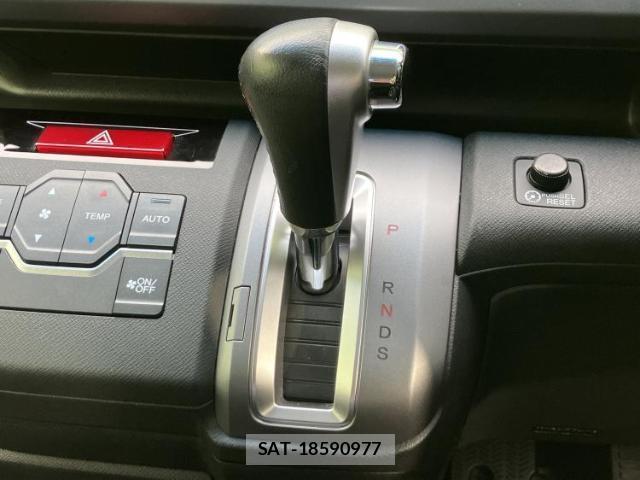 Honda e 2013-04 8012484-17