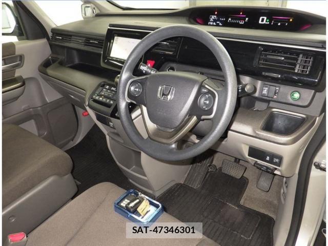 Honda e 2015-10 8003322-2