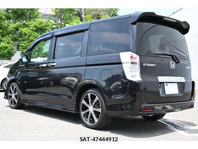 Honda e 2011-04 8004115-11