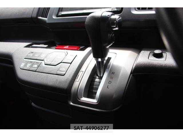Honda e 2012-03 8004809-13