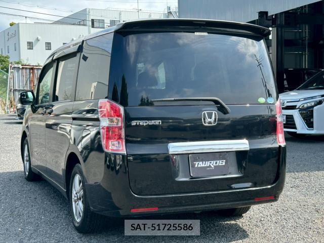 Honda e 2011-07 8006685-14