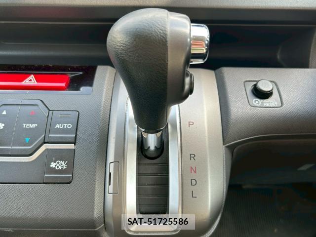 Honda e 2011-07 8006685-15