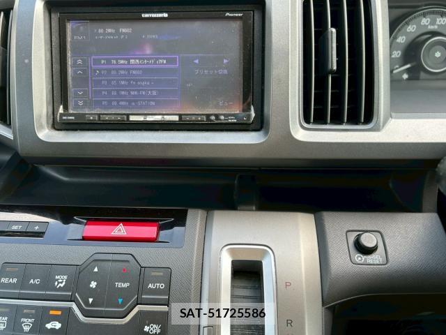 Honda e 2011-07 8006685-17