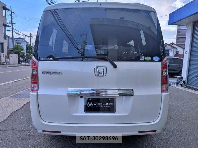 Honda e 2011-03 8006690-15