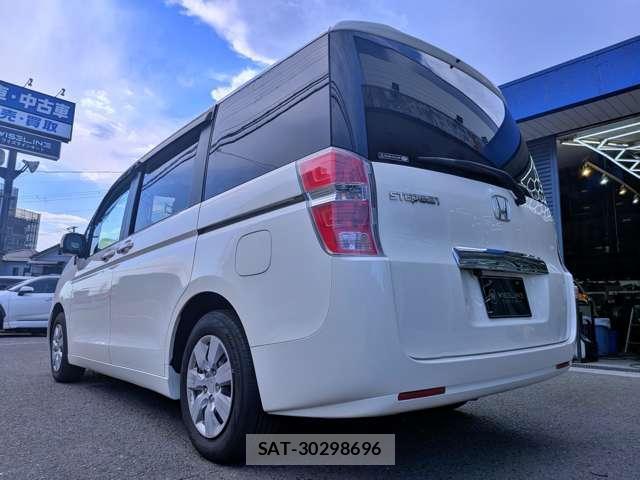 Honda e 2011-03 8006690-16