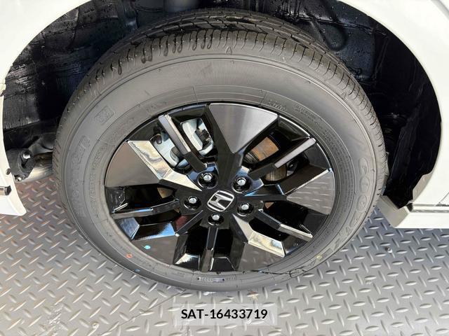 Honda e 2025-10 8007101-11