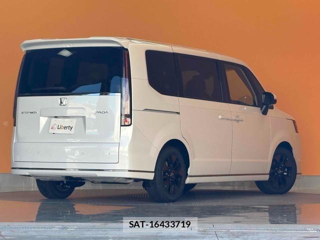 Honda e 2025-10 8007101-4