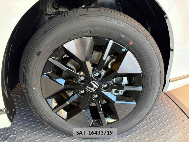 Honda e 2025-10 8007101-8