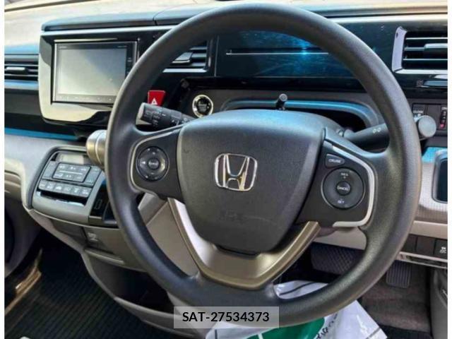 Honda e 2015-07 8008058-2