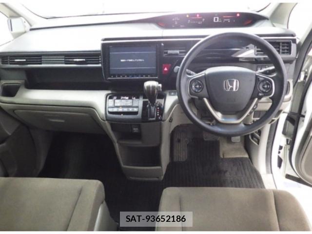Honda e 2017-12 8008062-2