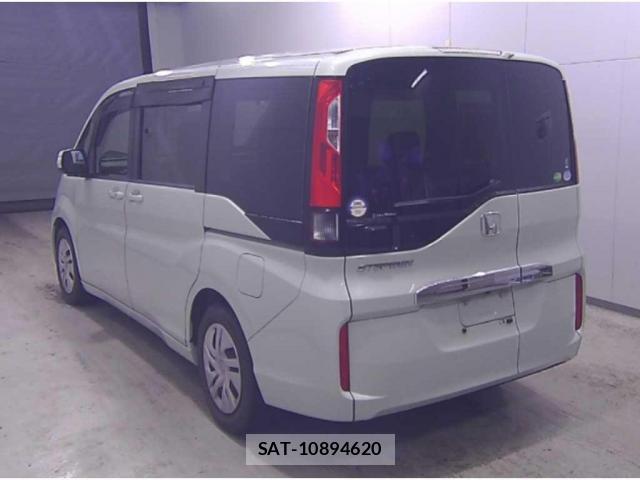 Honda e 2015-09 8008093-1