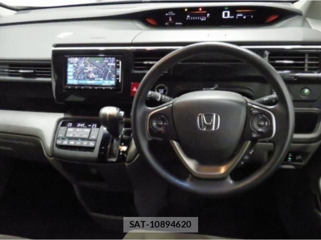 Honda e 2015-09 8008093-2