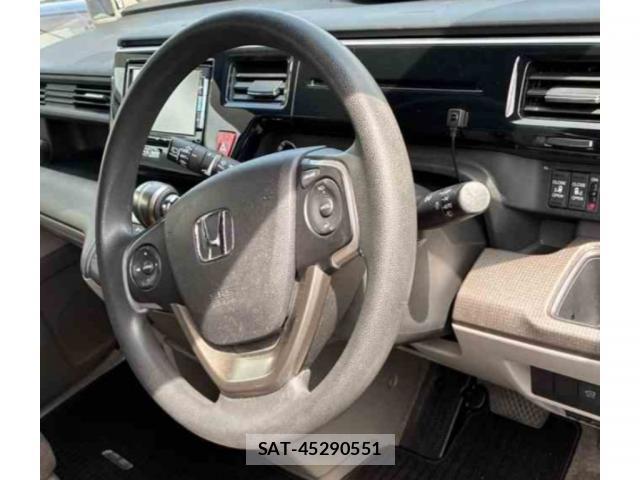 Honda e 2015-05 8008110-2
