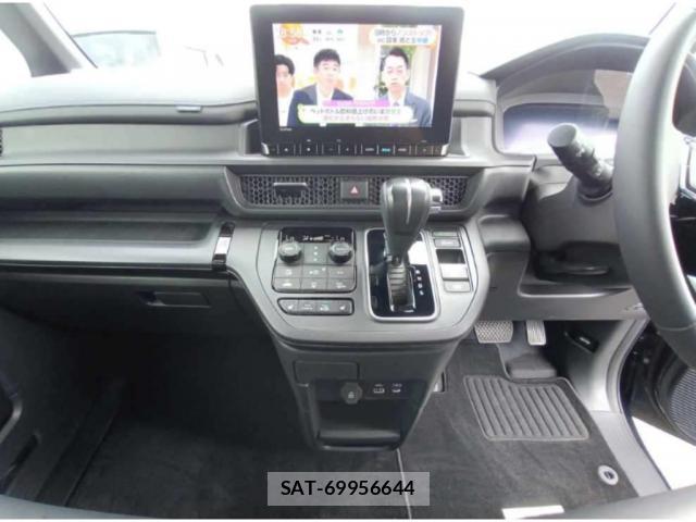 Honda e 2023-09 8008229-2