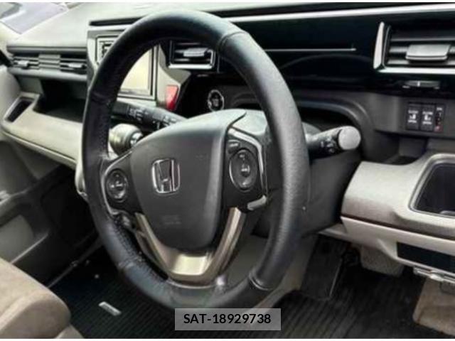 Honda e 2015-08 8008288-2