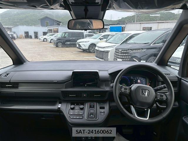 Honda e 2026-04 8009558-13