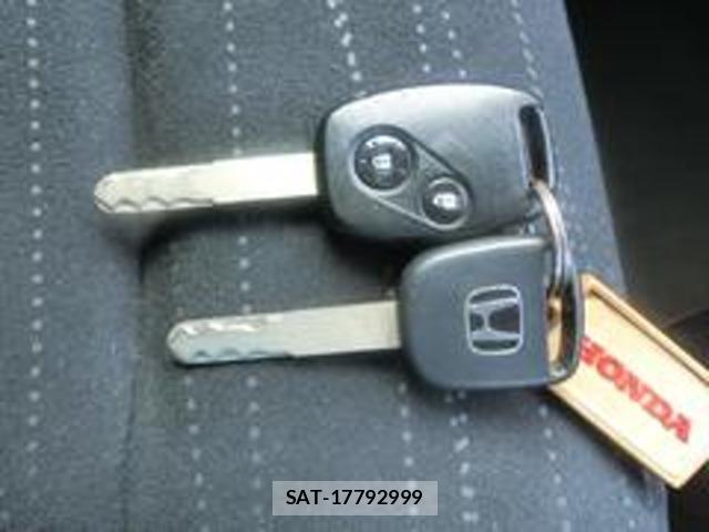 Honda e 2011-07 8009692-13