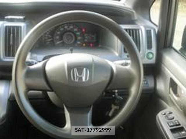 Honda e 2011-07 8009692-15