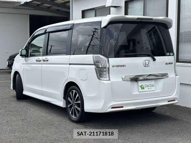 Honda e 2013-11 8009727-4