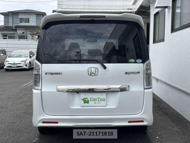 Honda e 2013-11 8009727-7