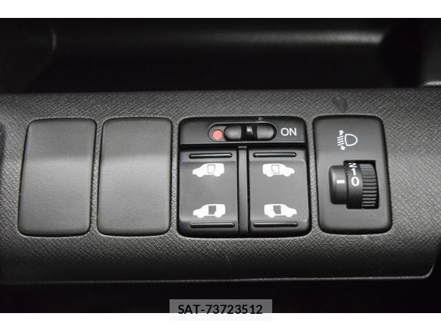Honda e 2011-03 8010126-13