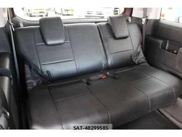 Honda e 2010-03 8010189-12