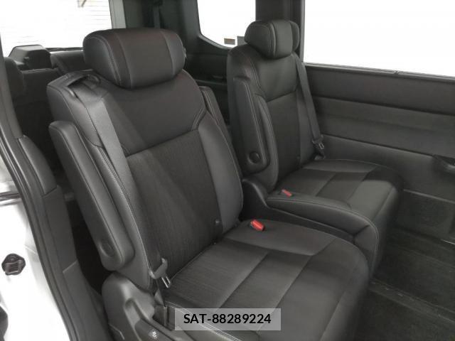 Honda e 2022-07 8010240-3