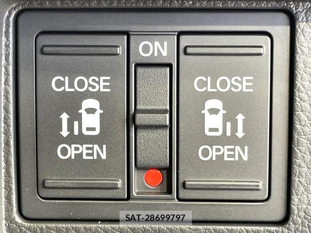 Honda e 2025-10 8010430-4
