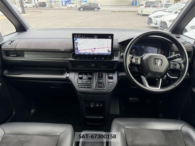 Honda e 2024-02 8010843-6