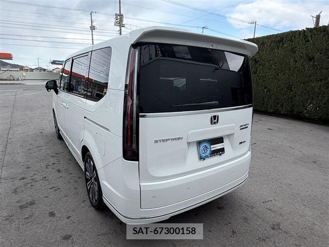 Honda e 2024-02 8010843-9