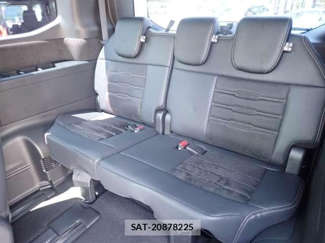Honda e 2023-10 8010892-10