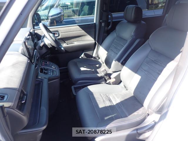 Honda e 2023-10 8010892-3