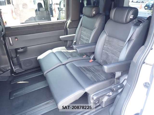 Honda e 2023-10 8010892-8