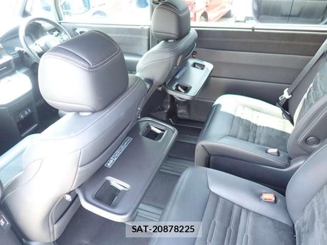 Honda e 2023-10 8010892-9