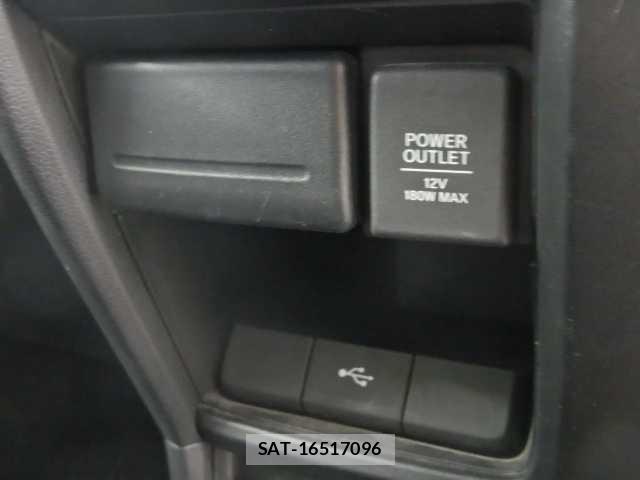 Honda e 2021-04 8011041-12