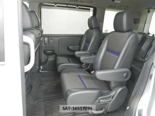 Honda e 2021-04 8011041-17