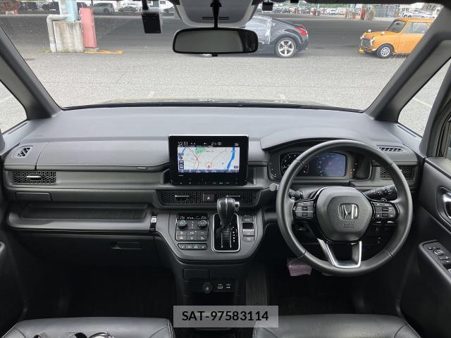 Honda e 2023-10 8011200-2