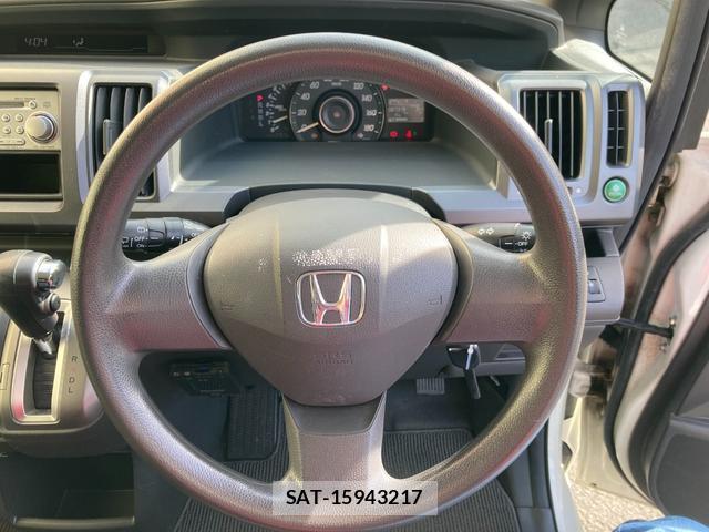 Honda e 2011-03 8011820-14
