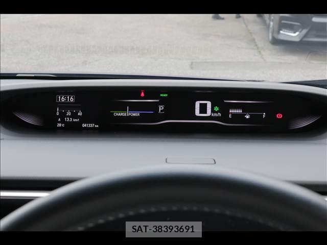 Honda e 2017-10 8011962-12