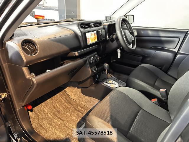 Toyota SUCCEED 2017-04 8009184-9
