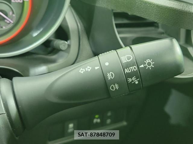 Suzuki SWIFT 2021-01 8007184-16