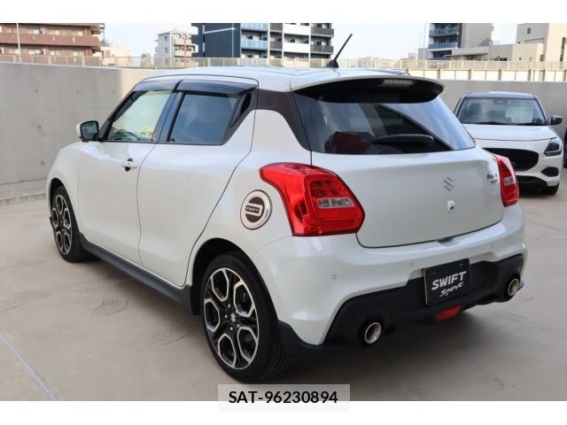 Suzuki SWIFT 2022-05 8008375-13