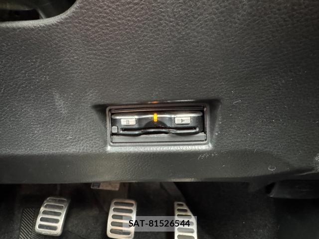 Suzuki SWIFT 2015-10 8009441-19