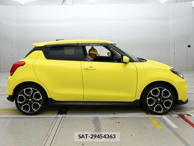 Suzuki SWIFT 2021-04 8011563-9