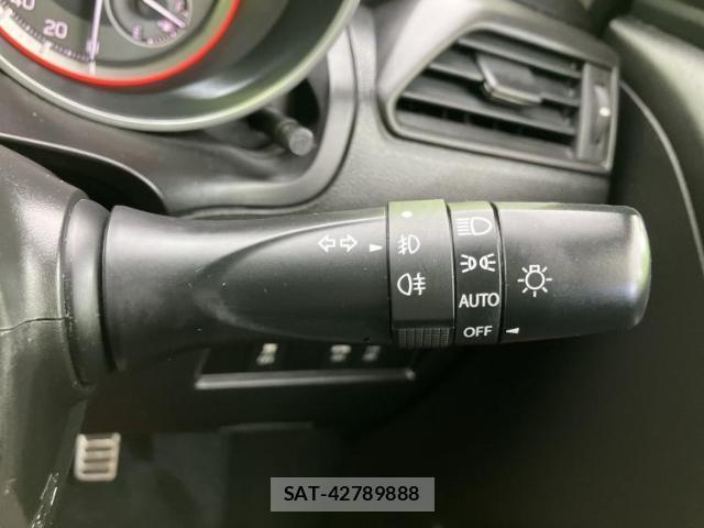 Suzuki SWIFT 2018-01 8012324-15